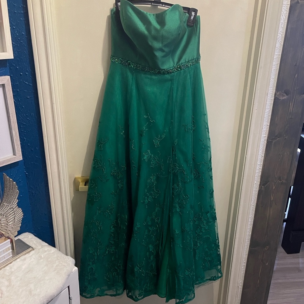 Ellie Wilde Strapless Emerald Dress